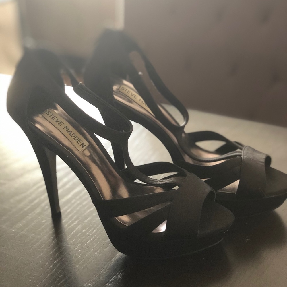 Satin tstrap peep toe